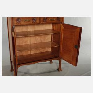 Feines Jugendstilvertiko