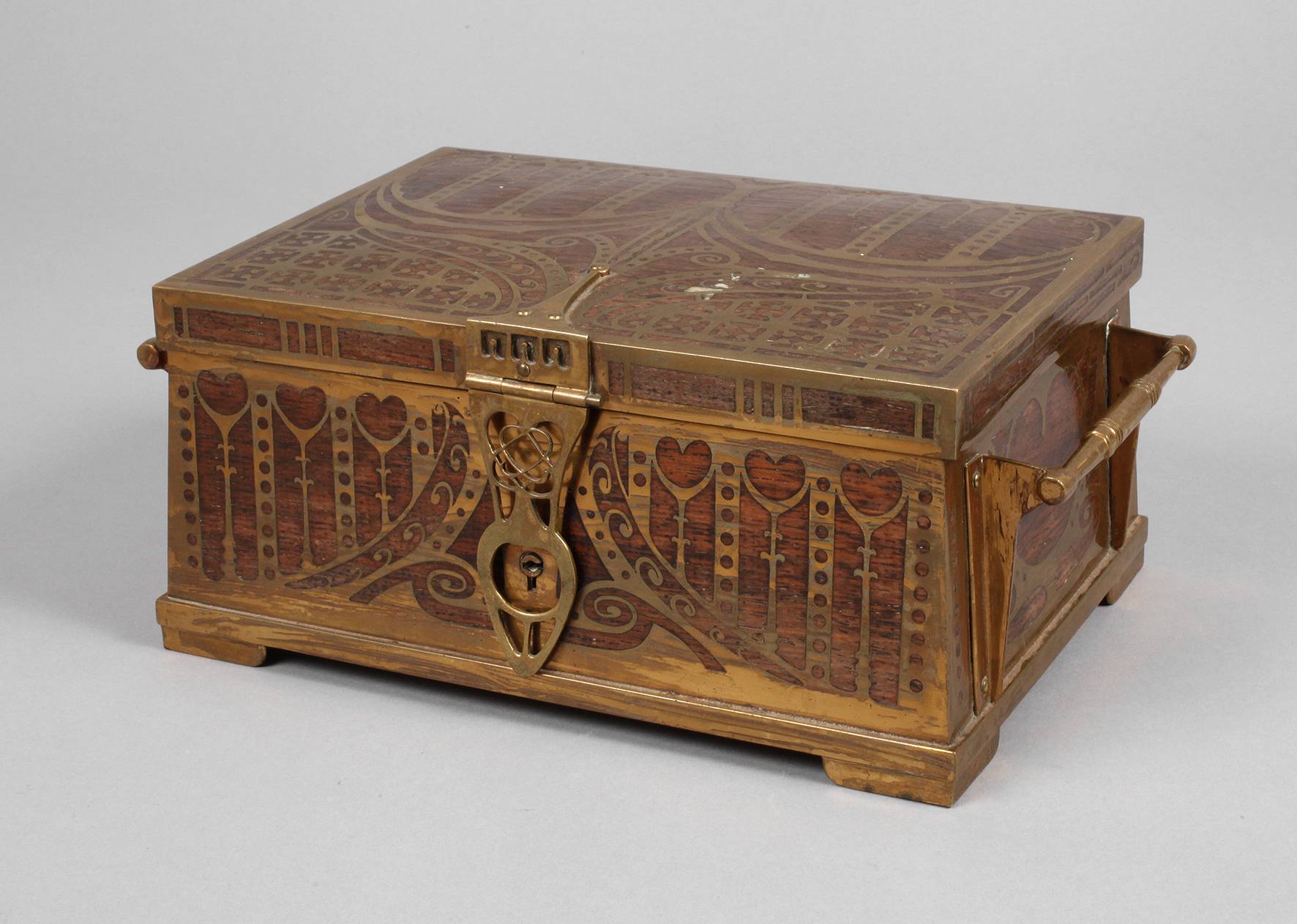 Schatulle mit Messingeinlagen