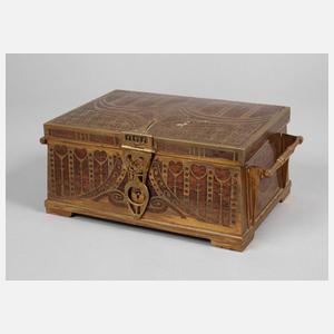 Schatulle mit Messingeinlagen