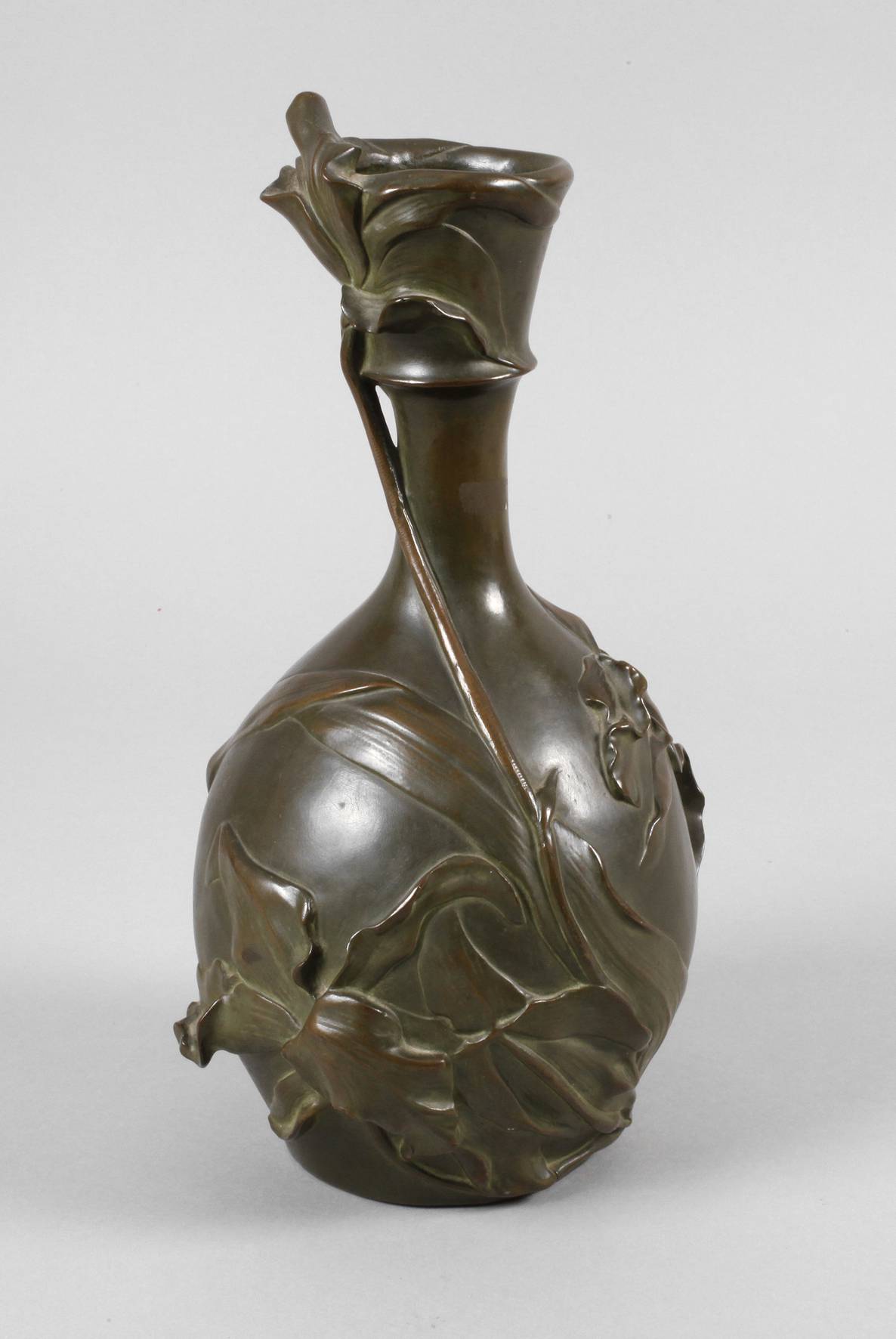 Belgien Jugendstilvase Liliendekor