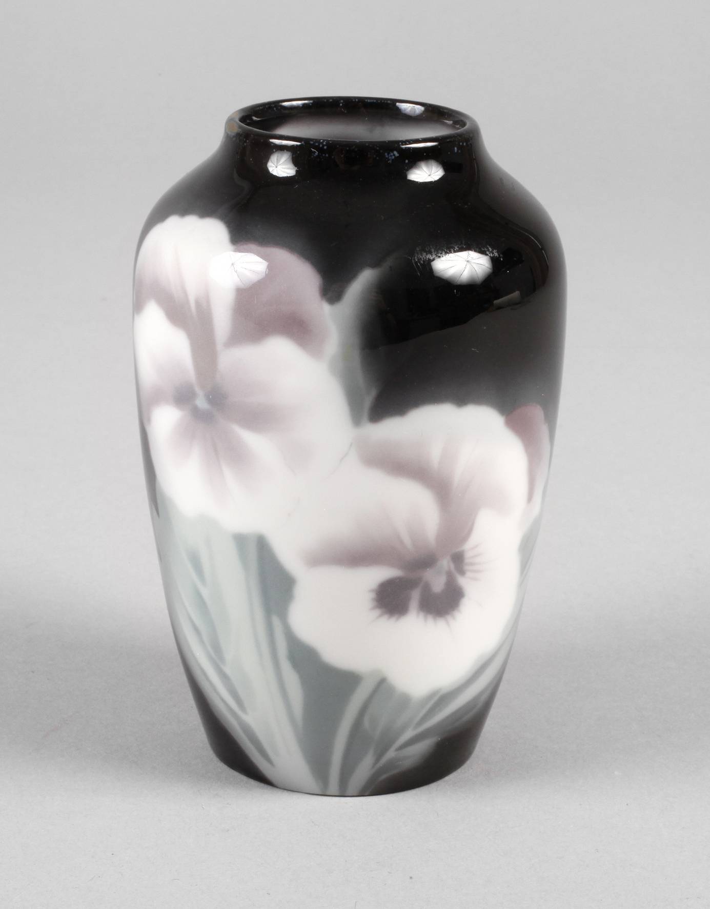 Rörstrand Vase Stiefmütterchendekor