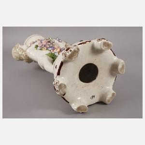 Übergroße Blumensäule mit Putten Bernhard Bloch