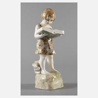 Goldscheider Wien ”Stehendes lesendes Mädchen”111