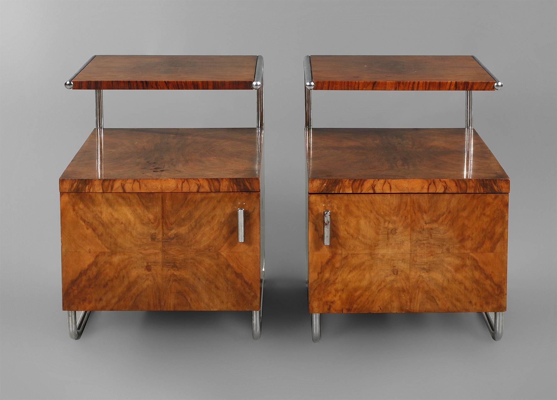 Zwei Nachtkästchen Mücke-Melder