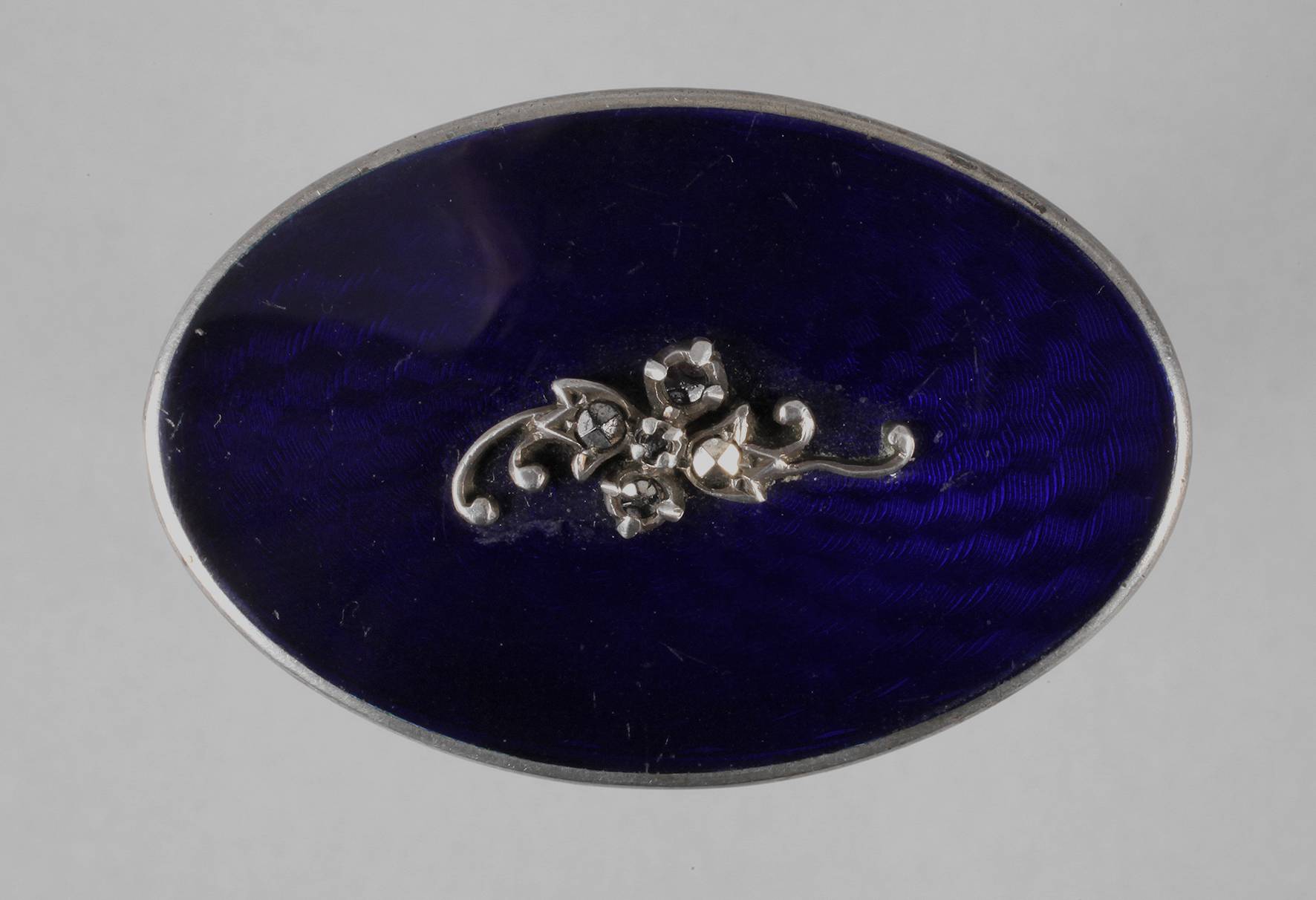 Emailbrosche mit Markasiten