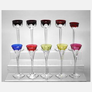 Zehn Likörgläser mit Überfang