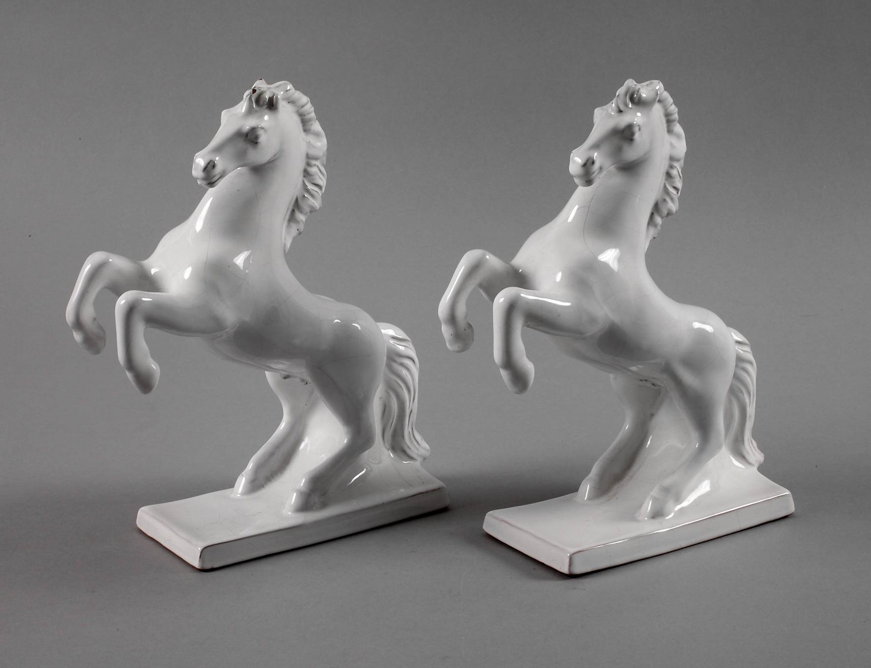 Paar springende Pferde