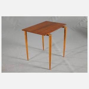 Fünf Beistelltische