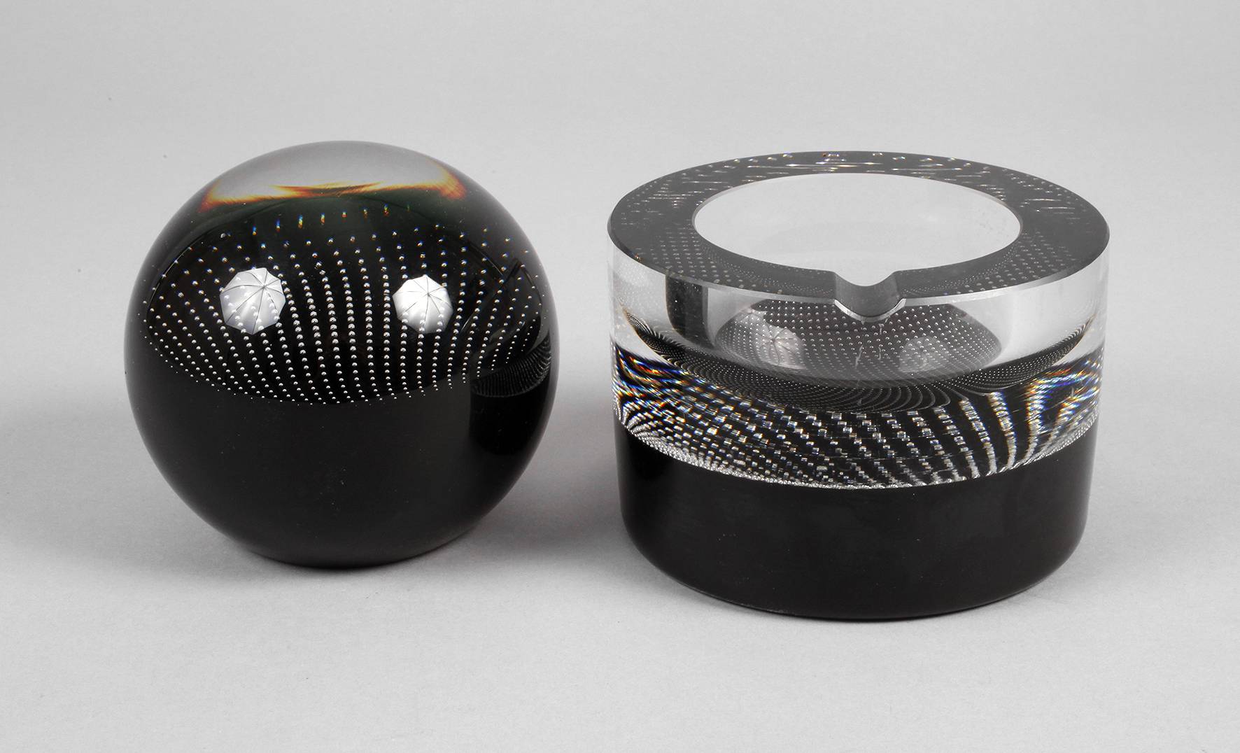 Großer Paperweight und Aschenschale