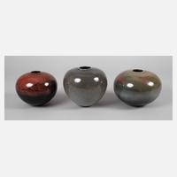 Drei kugelige Keramikvasen111