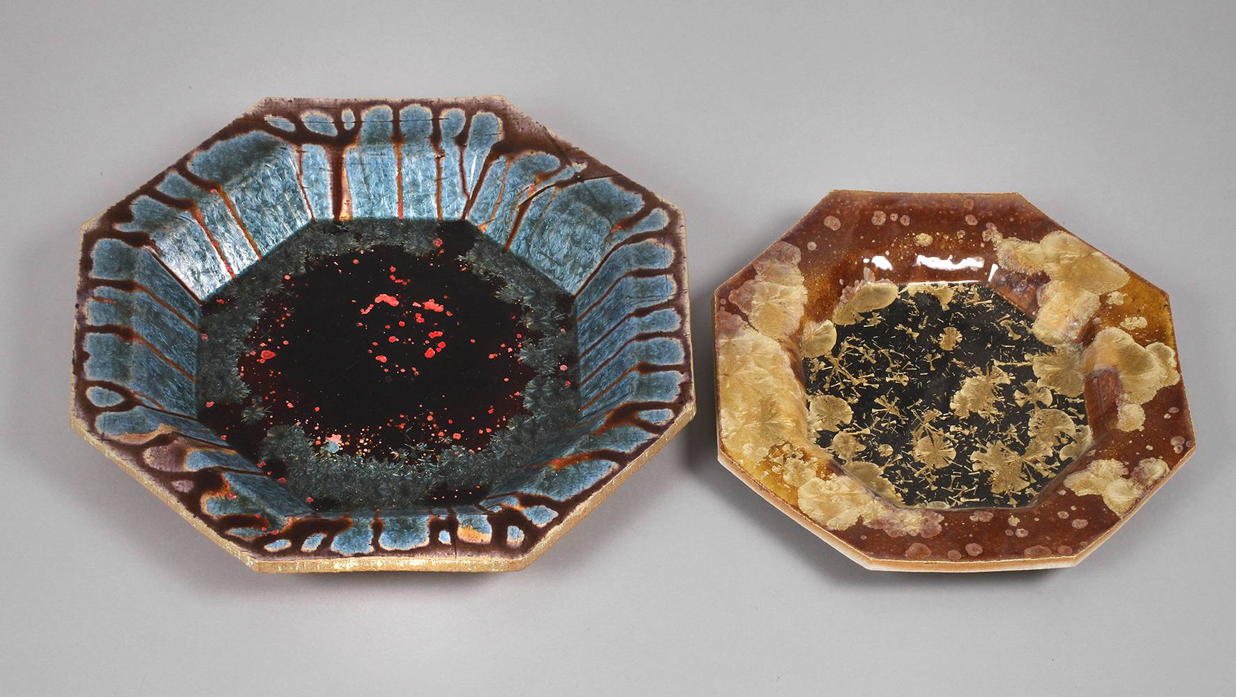 Zwei Schalen Kristallglasur