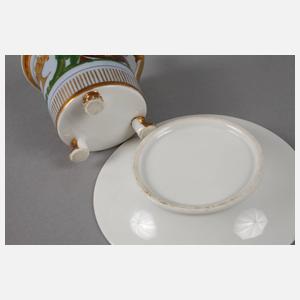 Vitrinentasse mit Sphingendekor