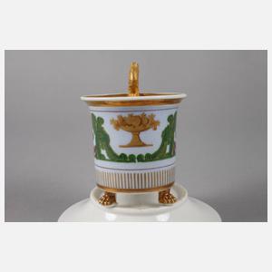 Vitrinentasse mit Sphingendekor