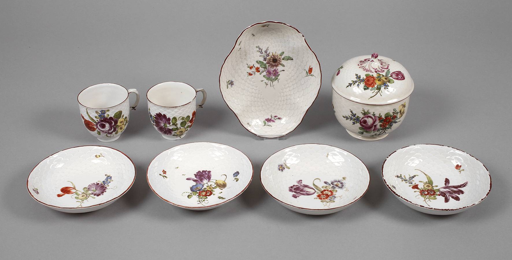 Ludwigsburg acht Teile Schuppendekor