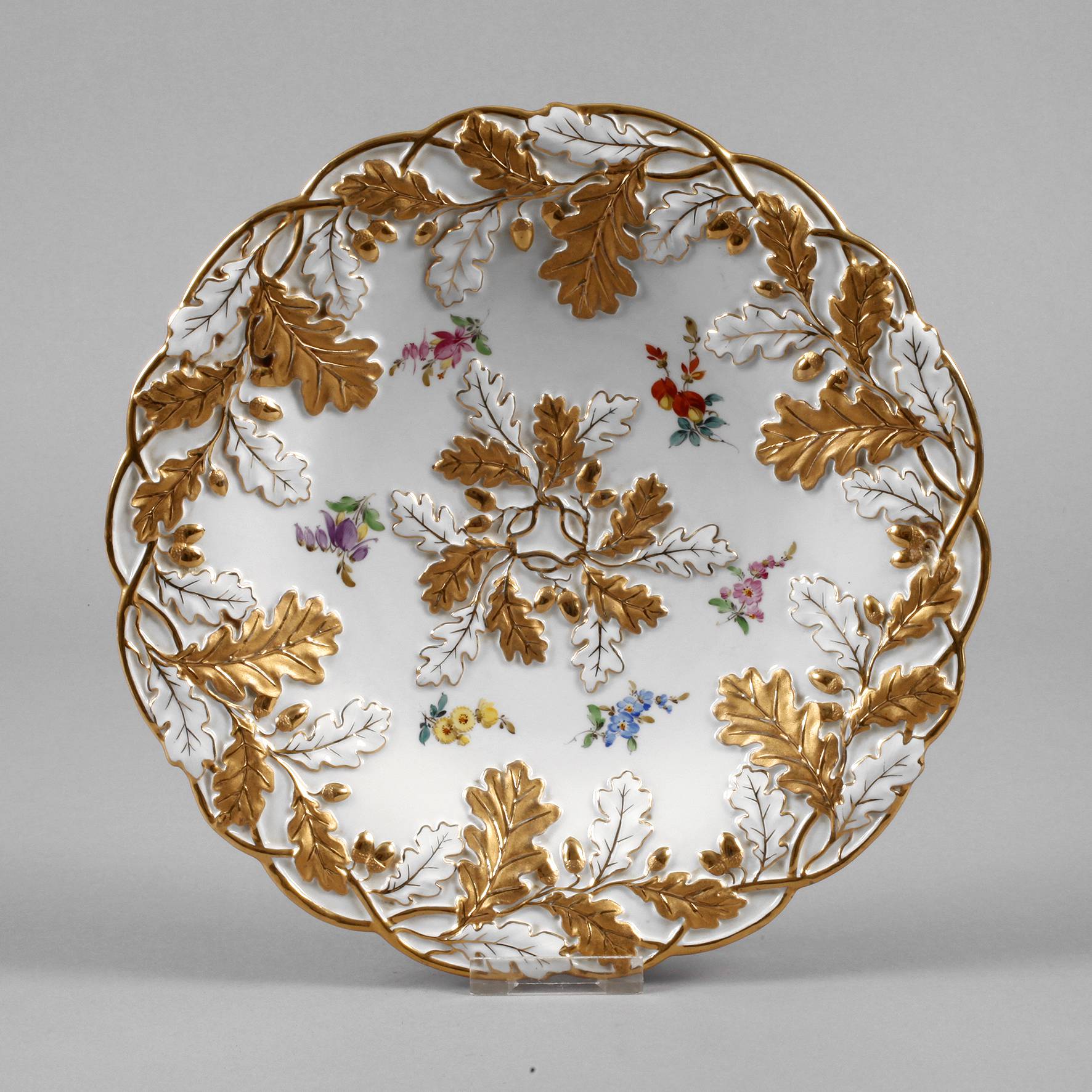 Meissen Prunkteller ”Eichenlaub”