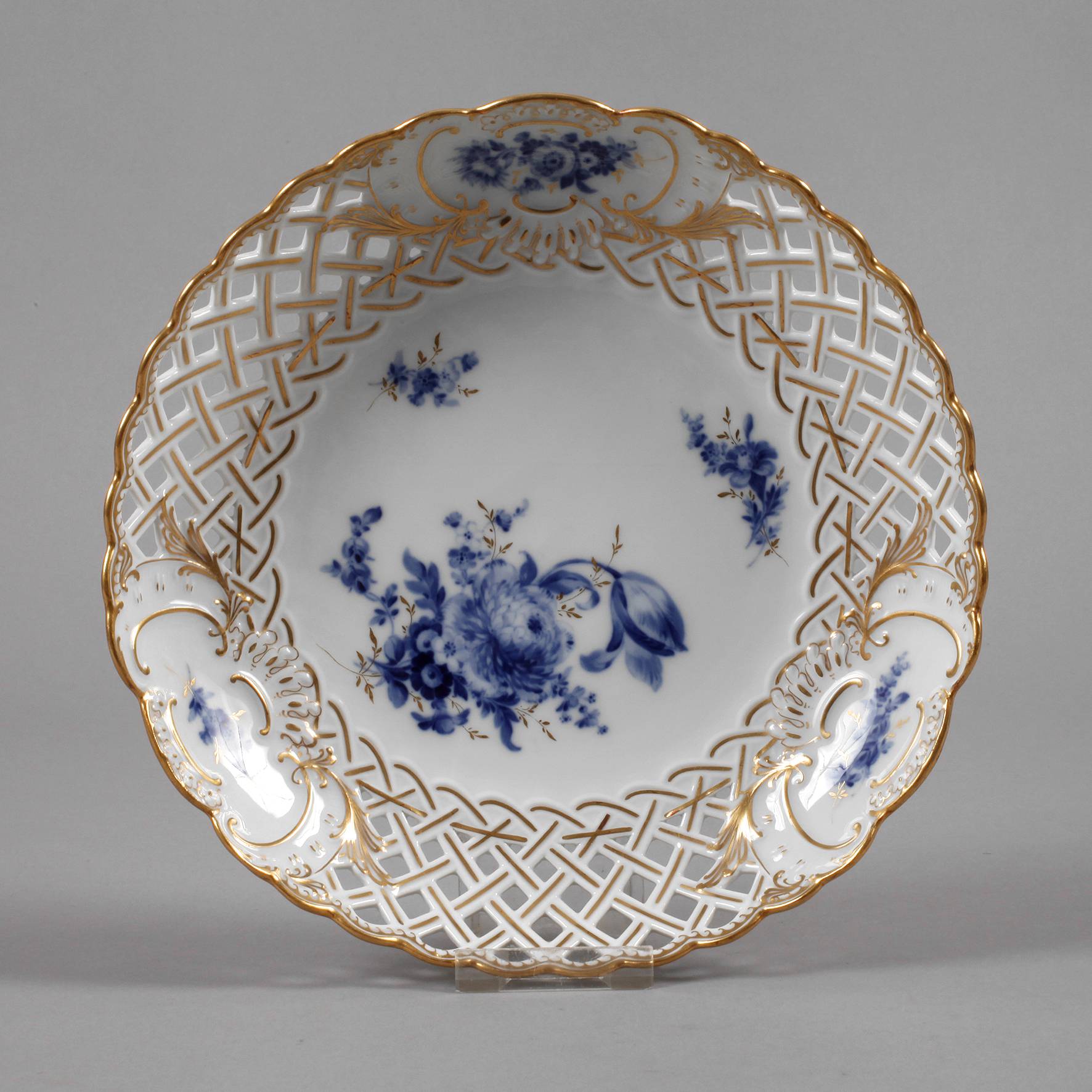 Meissen Flechtrandschale ”Blaue Blume mit Goldgräsern”