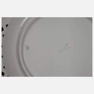 Meissen Flechtrandteller ”Blaue Blume mit Goldgräsern”