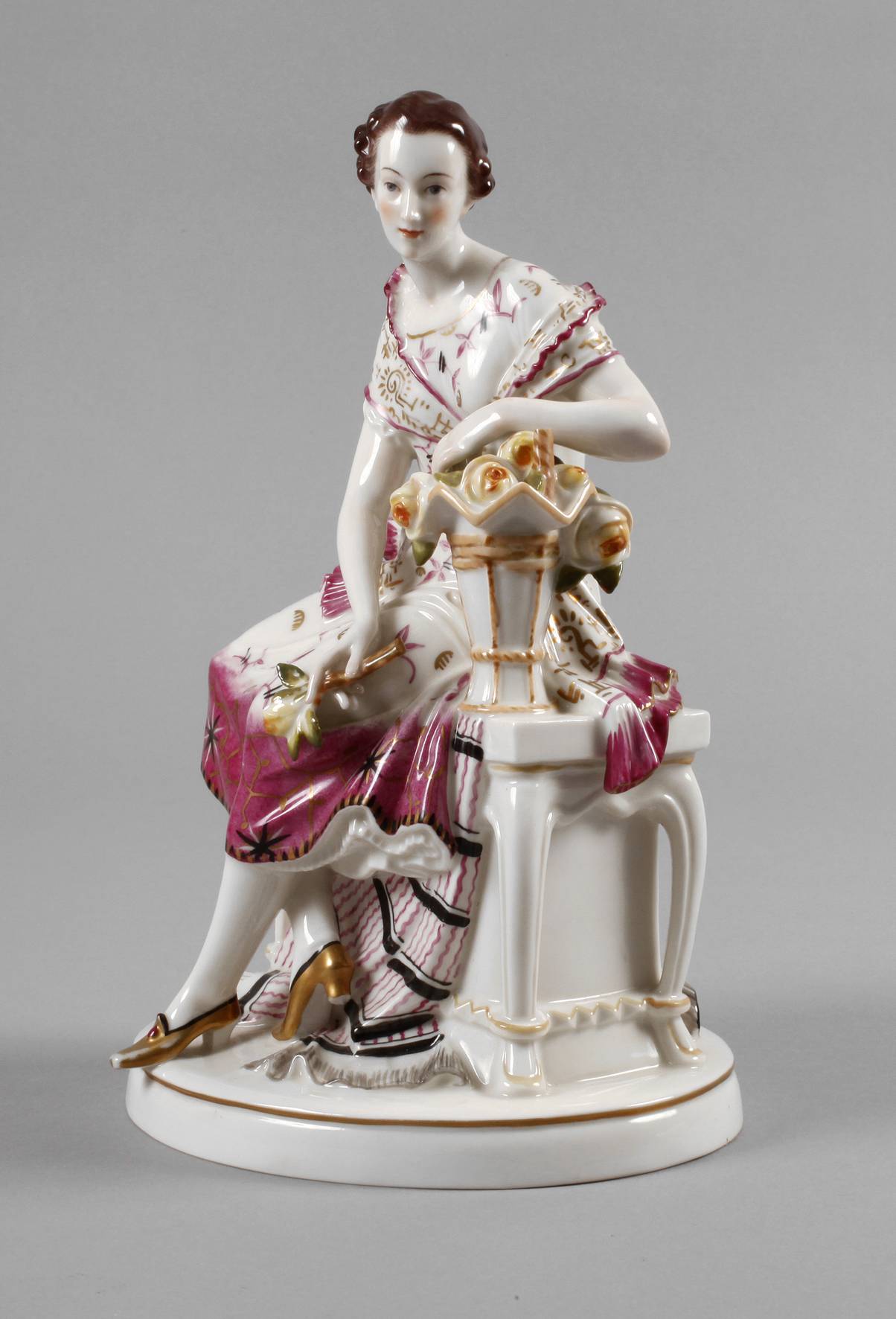 Schwarzburg ”Figur mit Rosenkorb”