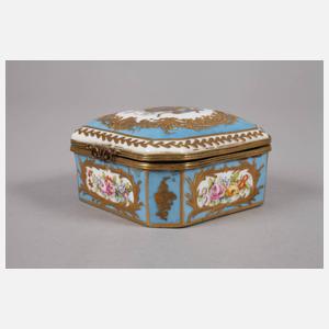 Sevres Deckeldose mit Bronzemontierung