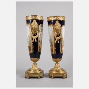 Paar große Vertikovasen Fanny Guinier