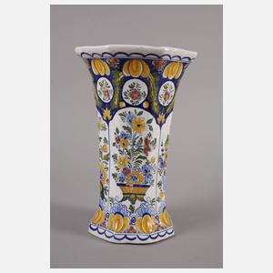 Große Delfter Kelchvase