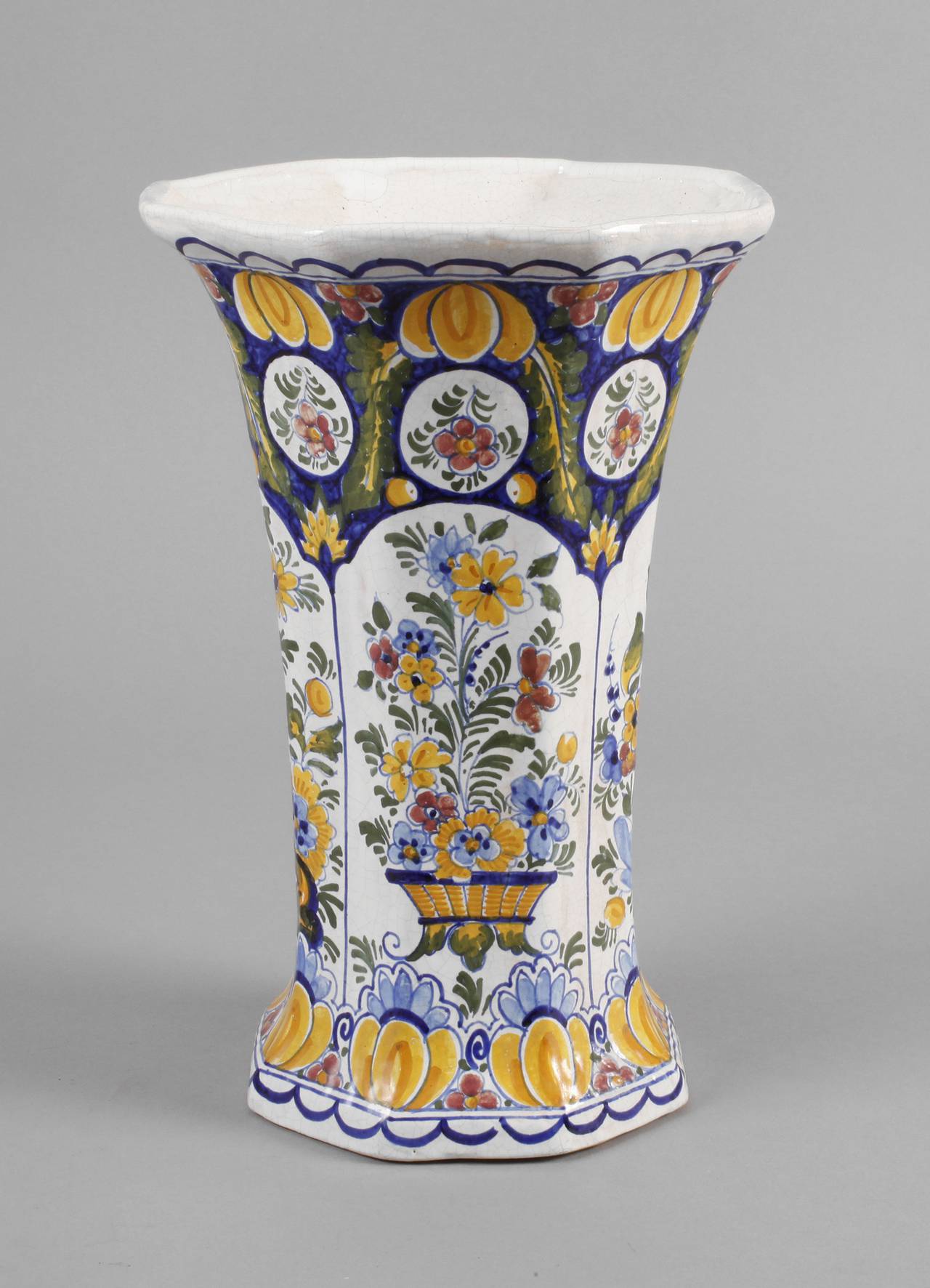 Große Delfter Kelchvase