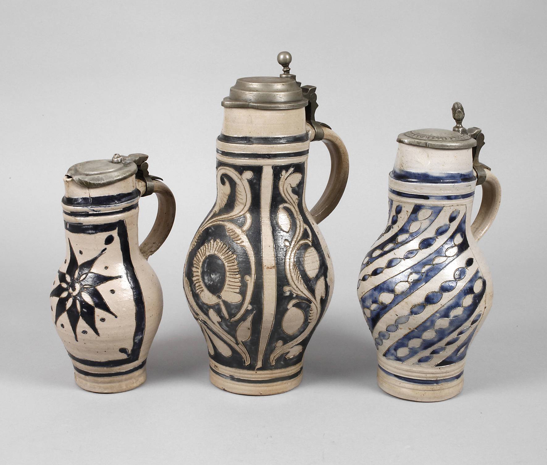 Drei geritzte Birnenkrüge Westerwald