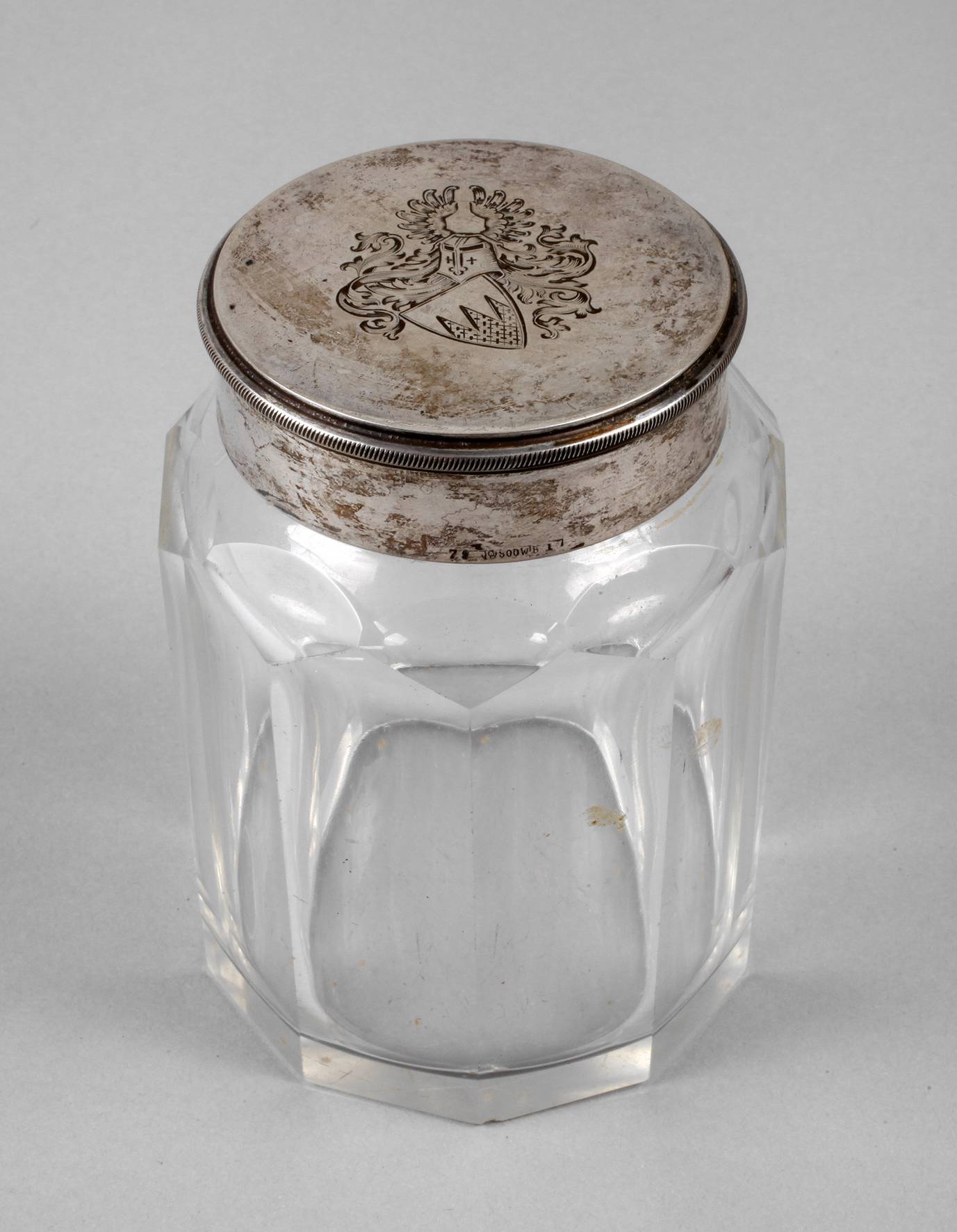 Deckeldose mit Ritterwappen