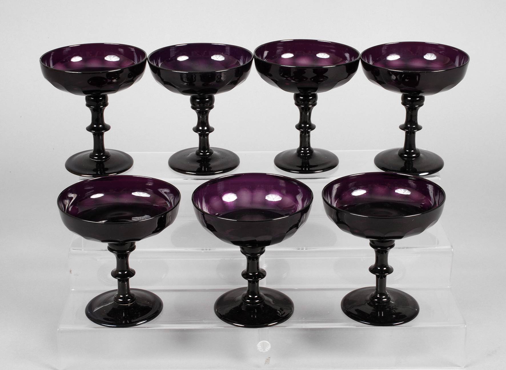 Sieben Champagnerschalen