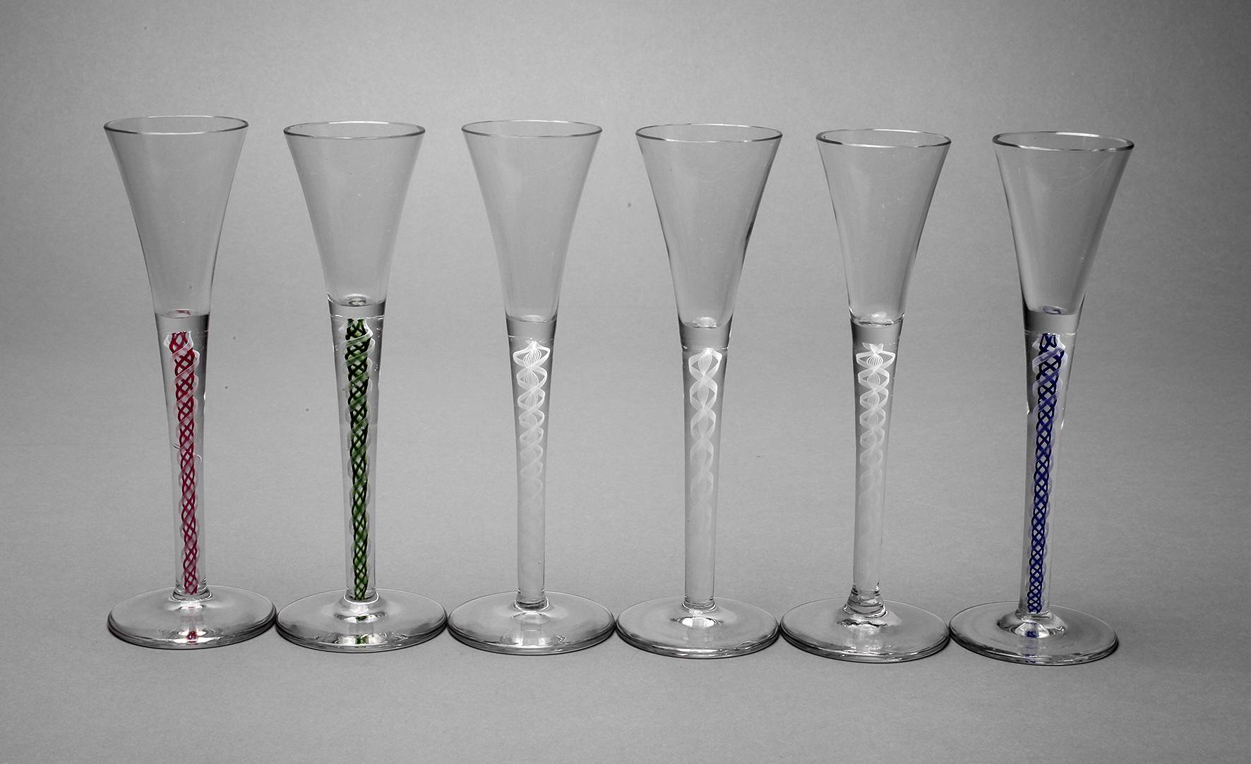 Sechs Likörgläser mit Zanfiricostäben