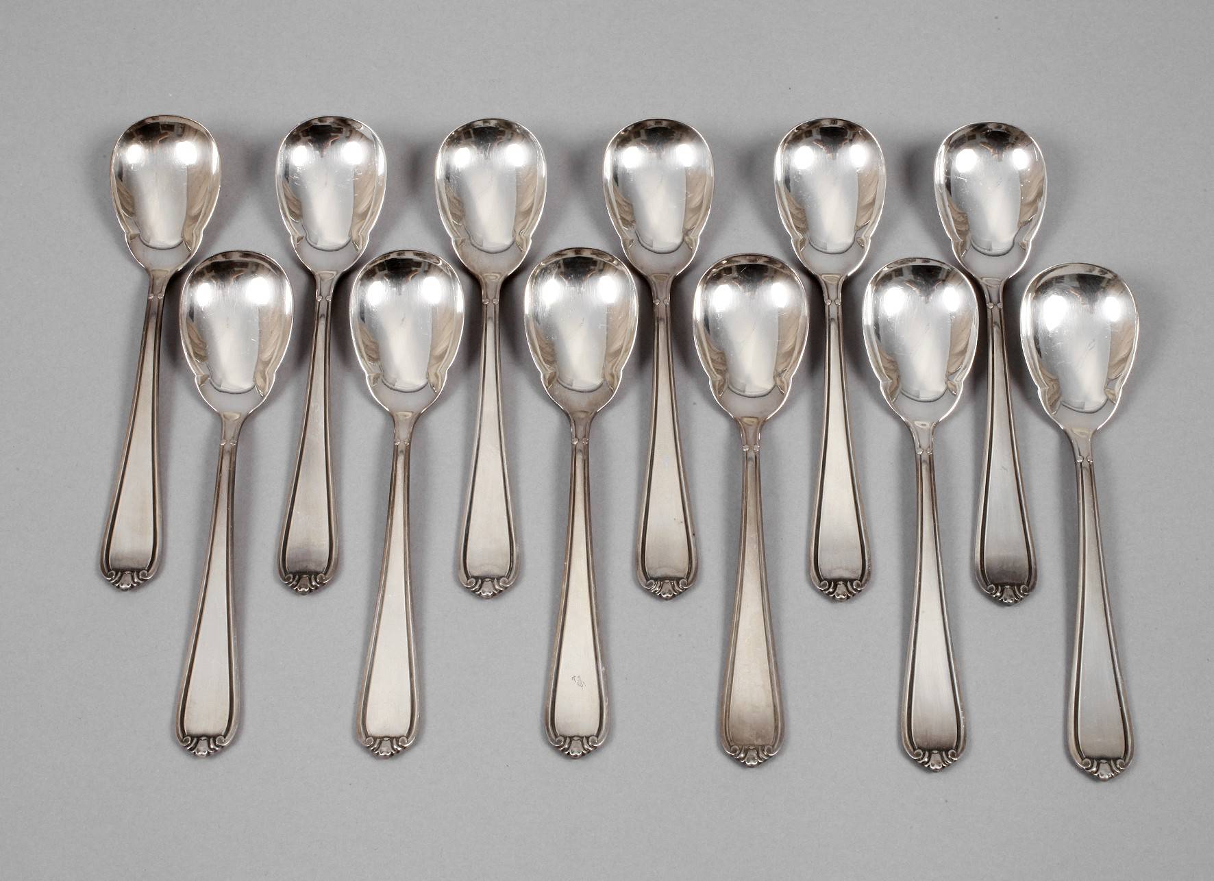 Zwölf Eislöffel Silber