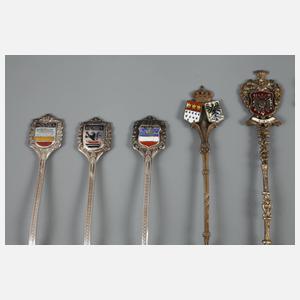 Zehn Andenkenlöffel mit Stadtwappen