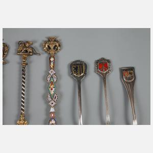 Zehn Andenkenlöffel mit Stadtwappen