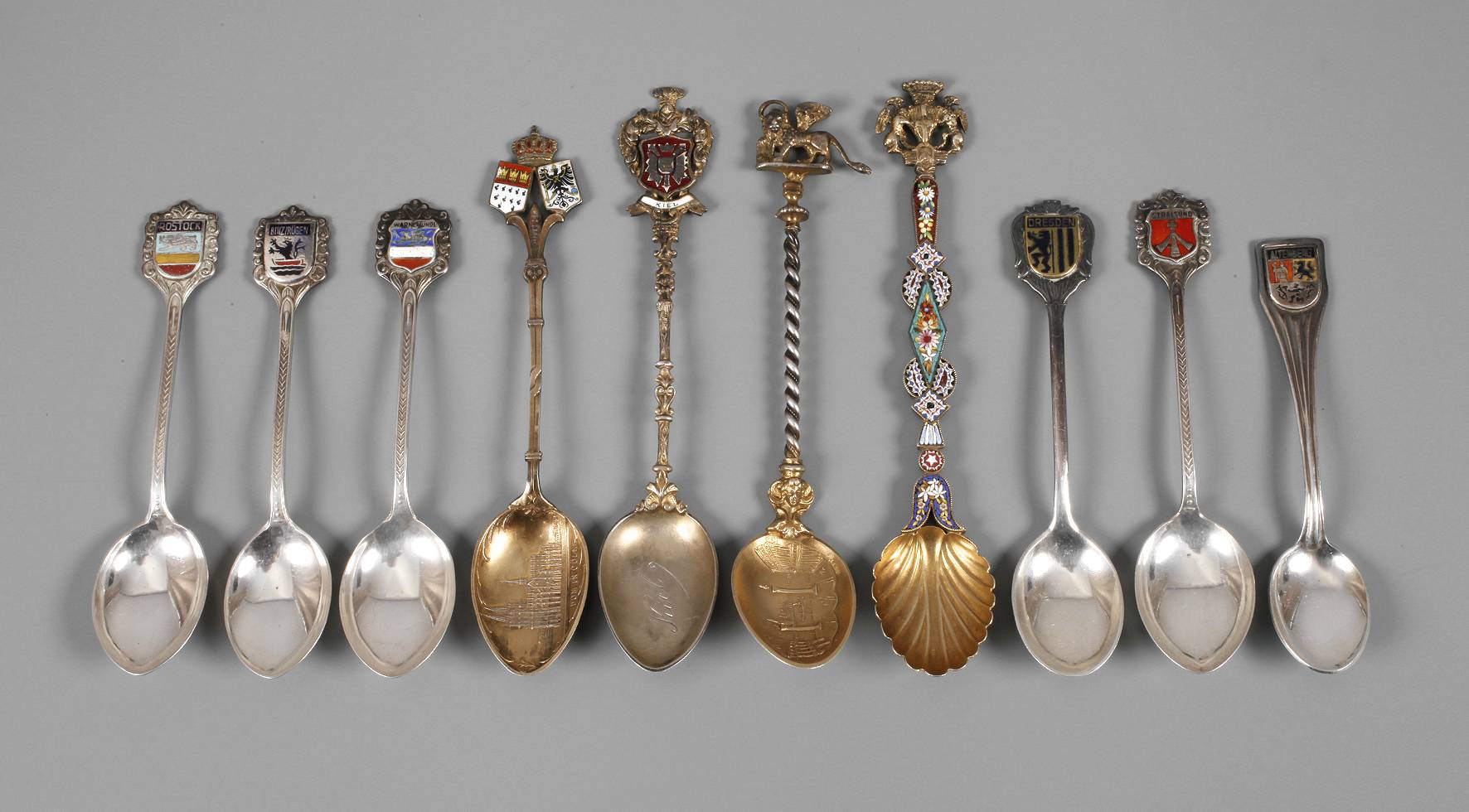 Zehn Andenkenlöffel mit Stadtwappen