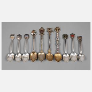 Zehn Andenkenlöffel mit Stadtwappen