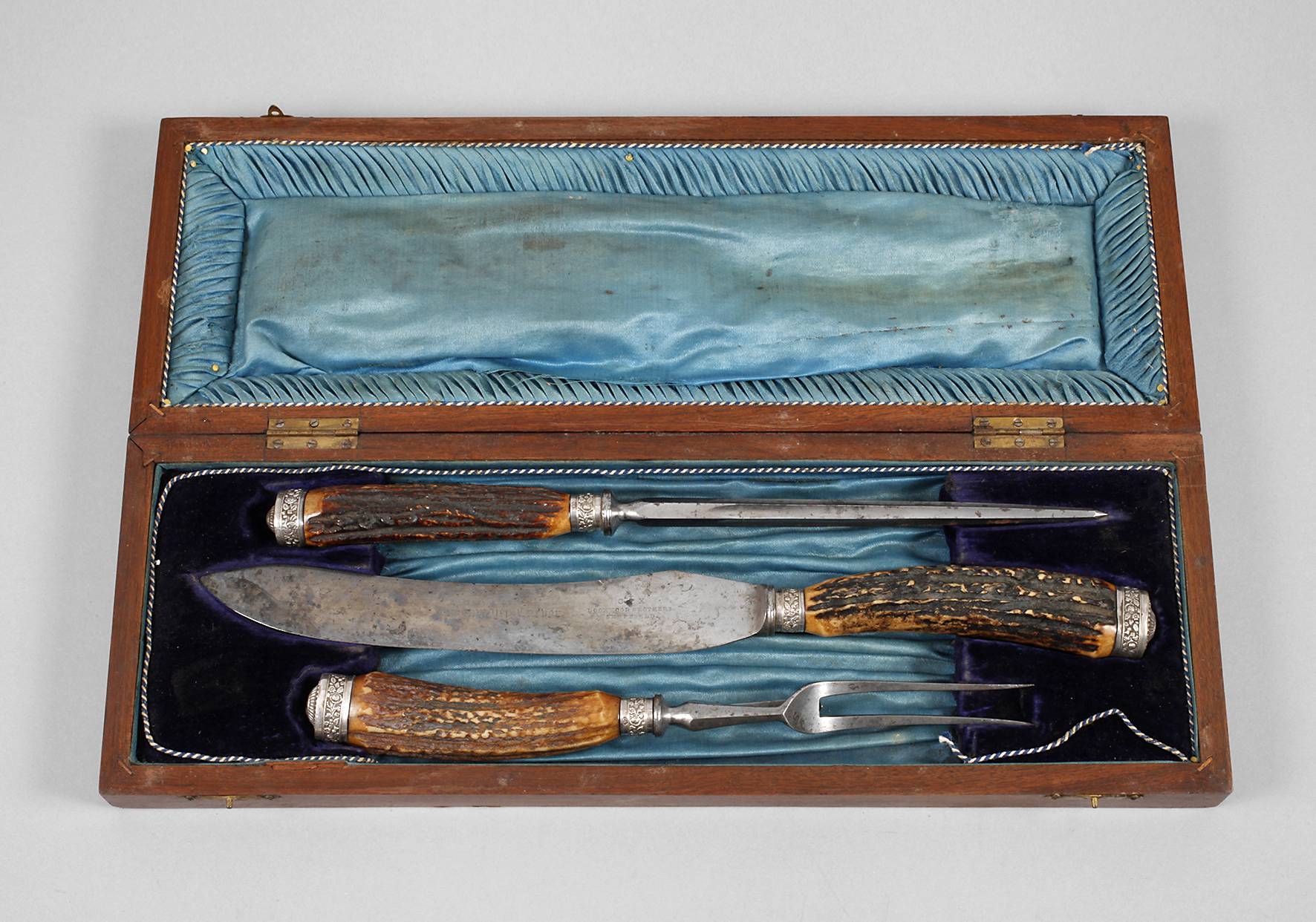 Großes jagdliches Tranchierbesteck