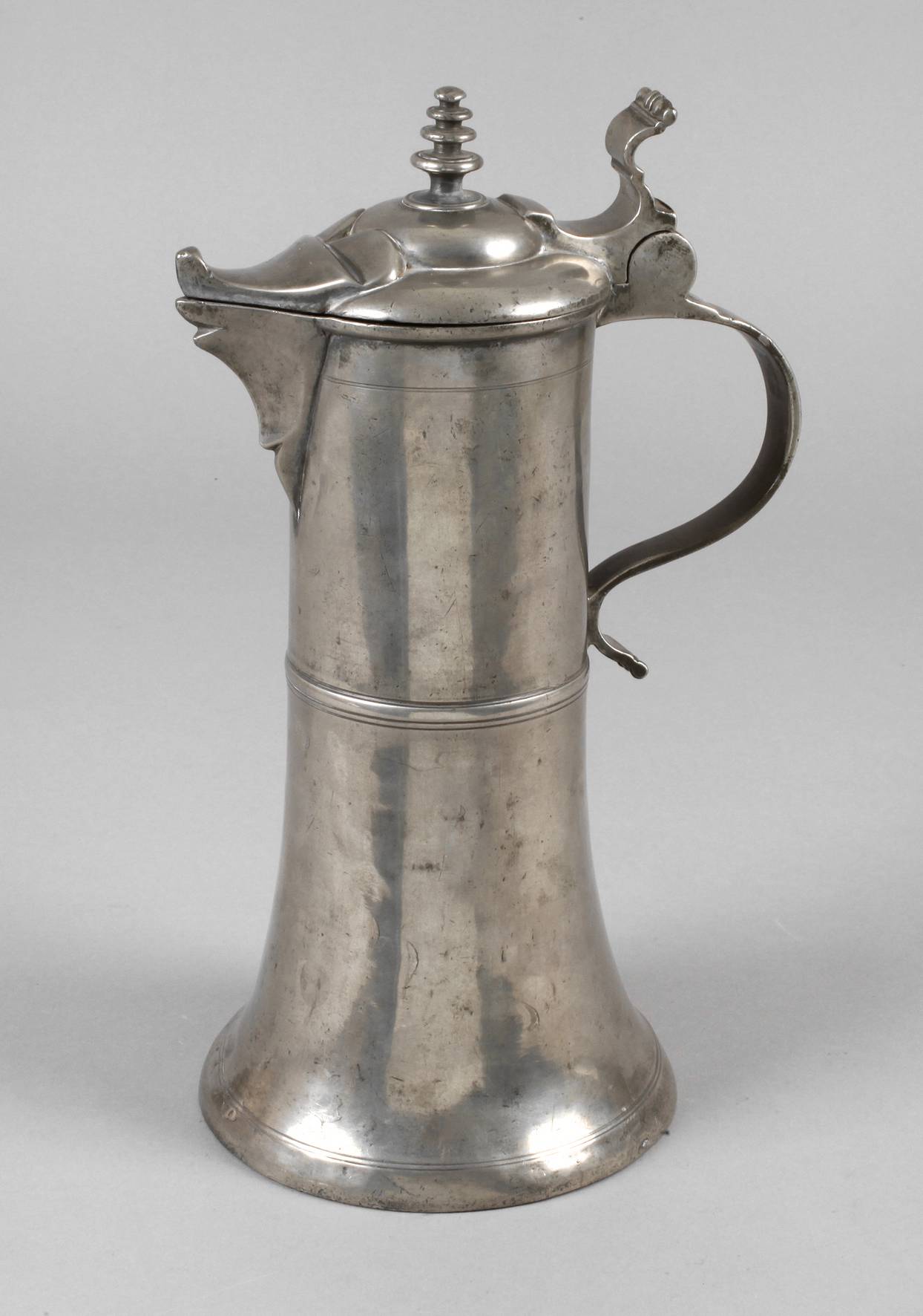 Schwere große Schnabelkanne