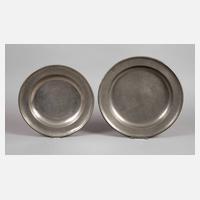 Zwei große Zinnteller111