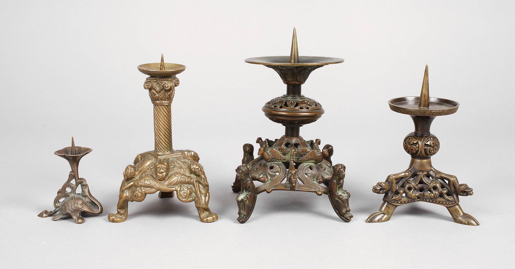 Vier Kerzenleuchter Bronze