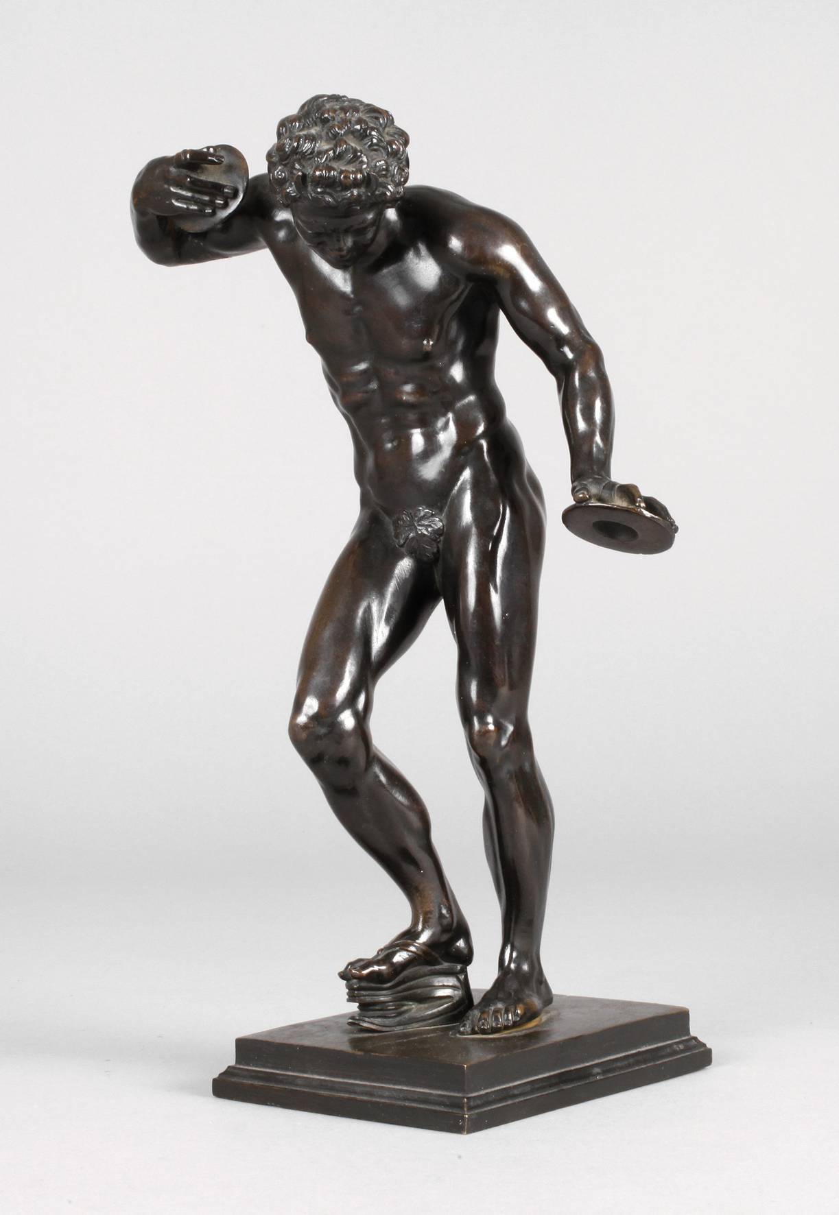 Antikenrezeption musizierender Faun mit Zimbeln