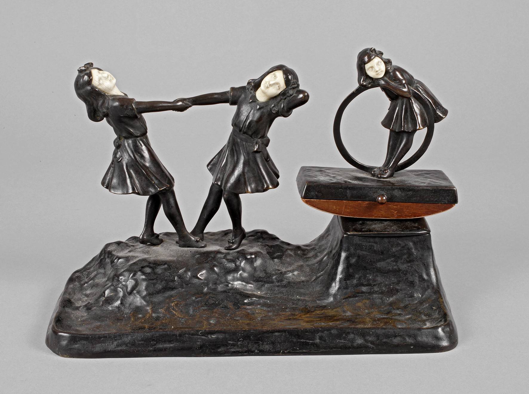 J. Ulrich, Schreibset mit Chryselephantinen