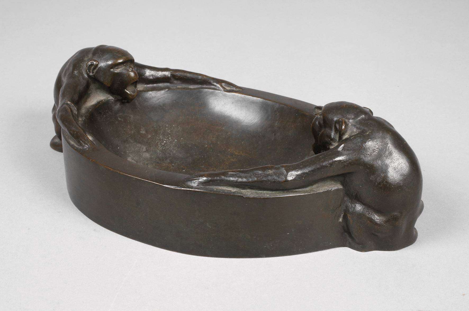 Otto Pilz, figürliche Bronzeschale mit Affen