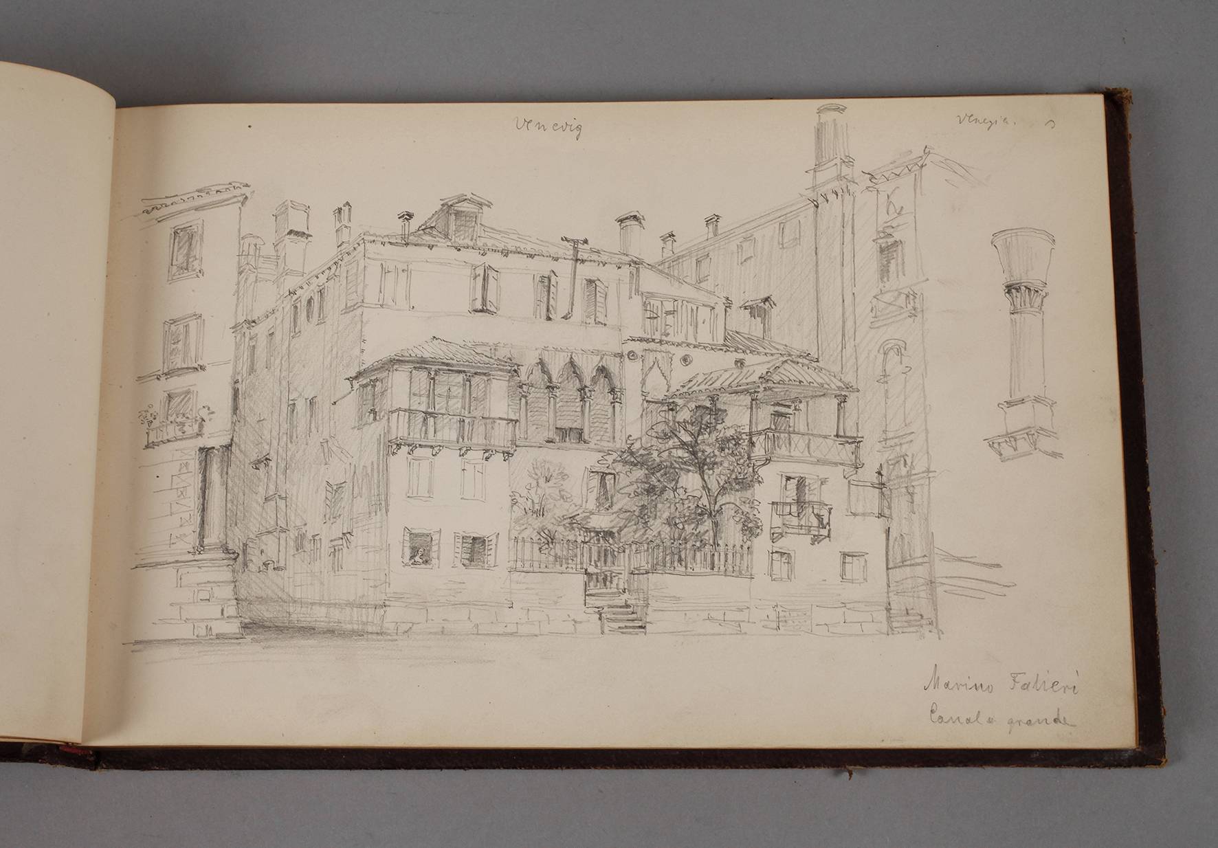 Skizzenbuch mit Italienansichten