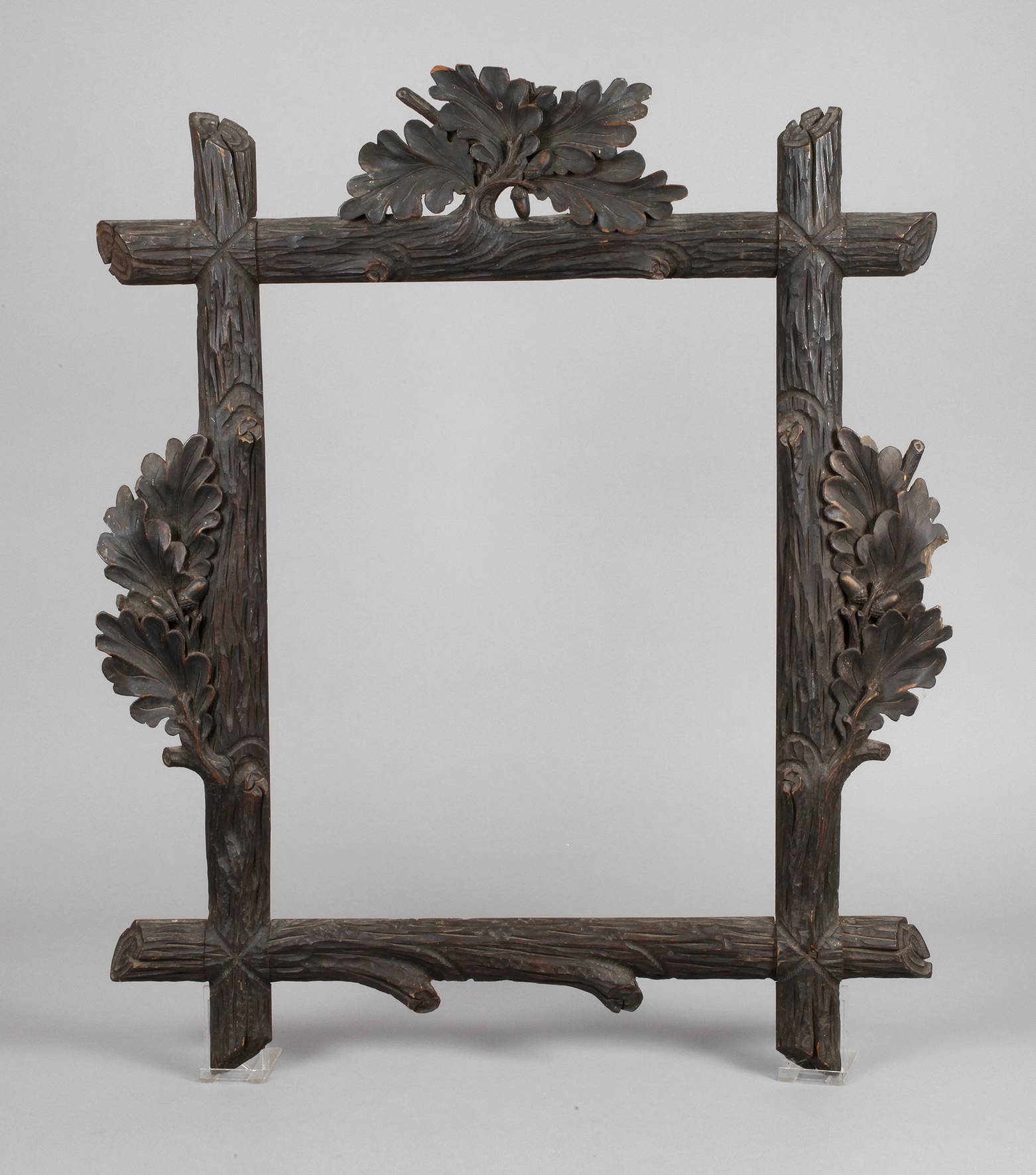 Geschnitzter Rahmen mit Eichendekor