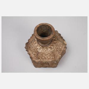 Hexagonales Gefäß mit Öffnung