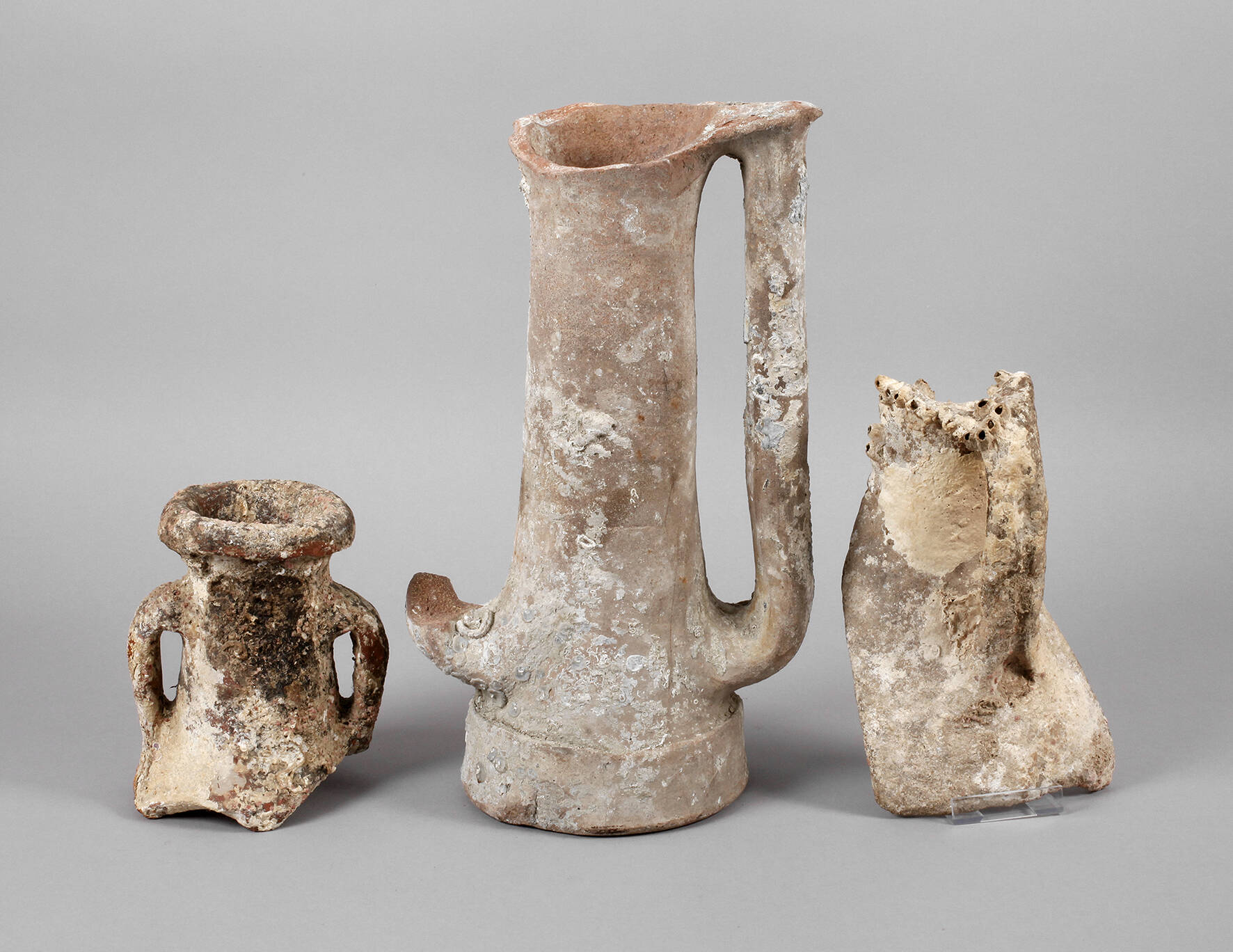 Fragmente dreier antiker Amphoren