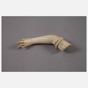 Große Elfenbeinschnitzerei