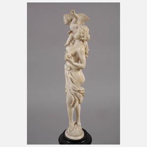 Große Elfenbeinschnitzerei