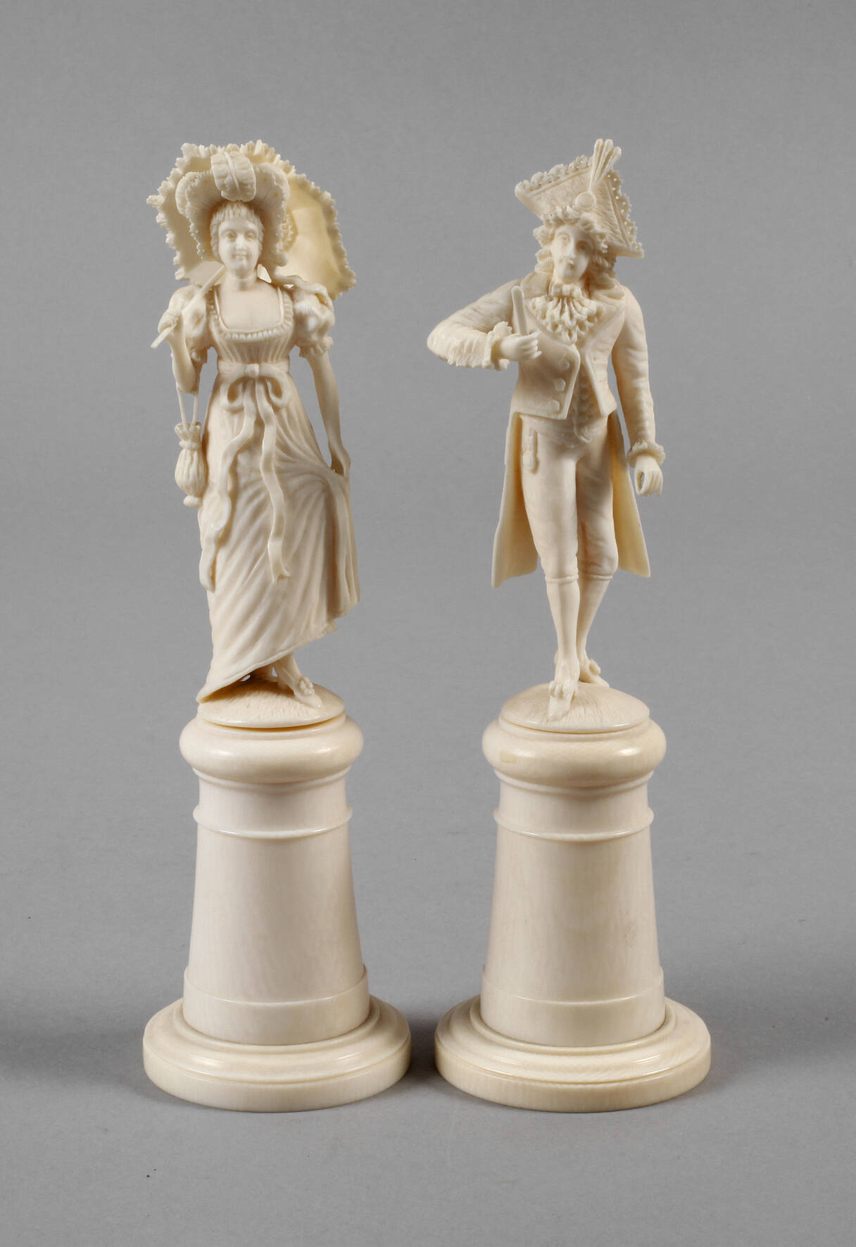 Paar Elfenbeinschnitzereien