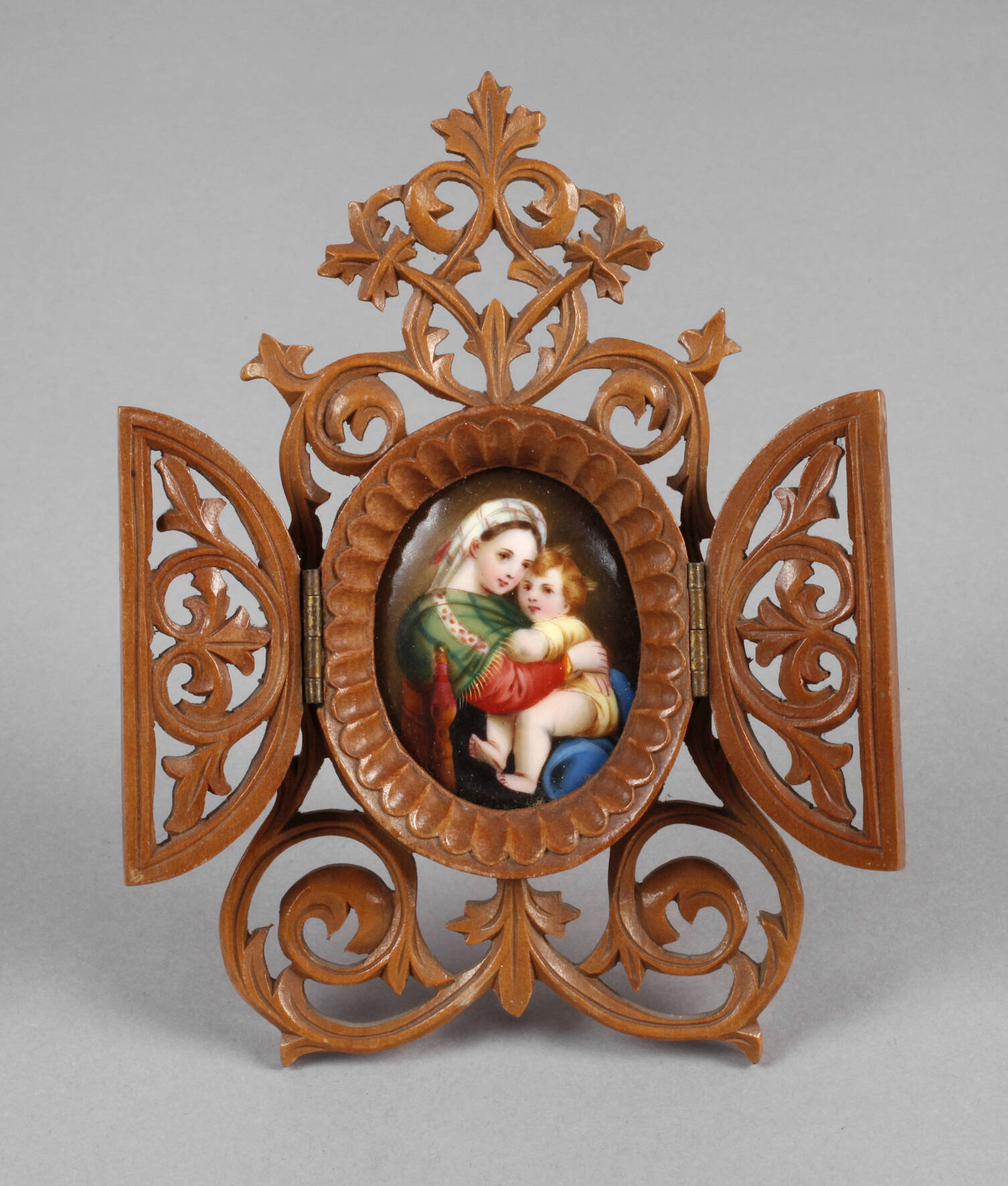 Porzellanmedaillon im Aufsteller